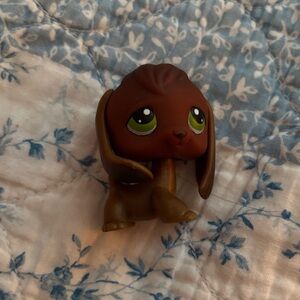 lps brown beagle, might be a fake due to body color and head color